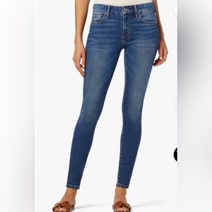 Joe’s Jeans The Icon Ankle in Stephaney is a mid-rise skinny jean, size 26 NWOT